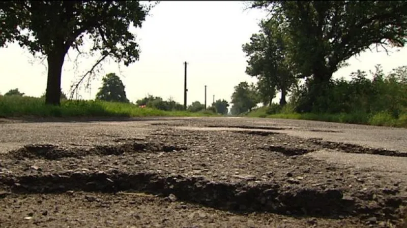 Opravy výmolů se odkládají