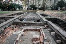Archeologové odkryli základy Mendelova skleníku v Brně. Křížil v něm rostliny