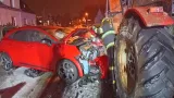 Nehoda traktoru a osobního vozu v Hradci Králové