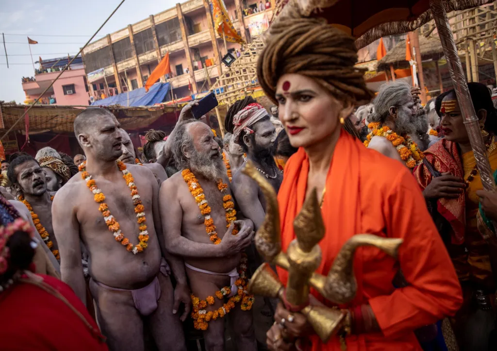 Oslavy hinduistického svátku Kumbhaméla v indickém městě Haridváru