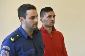 Muž, který podle žalobce napadl tenistku Kvitovou, tvrdí, že byl v práci. Důkazy ale chybí