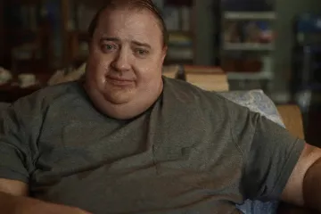 Brendan Fraser se vrátil díky Velrybě. Jako téměř třísetkilový otec napravuje vztahy i v českých kinech