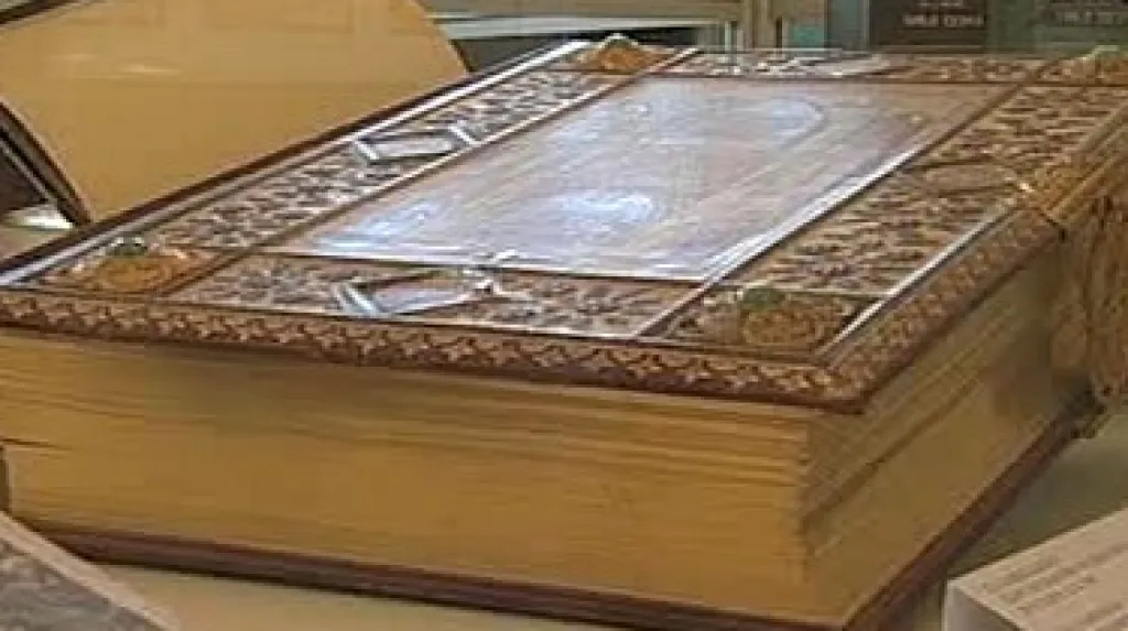 Jedna z vystavených Biblí