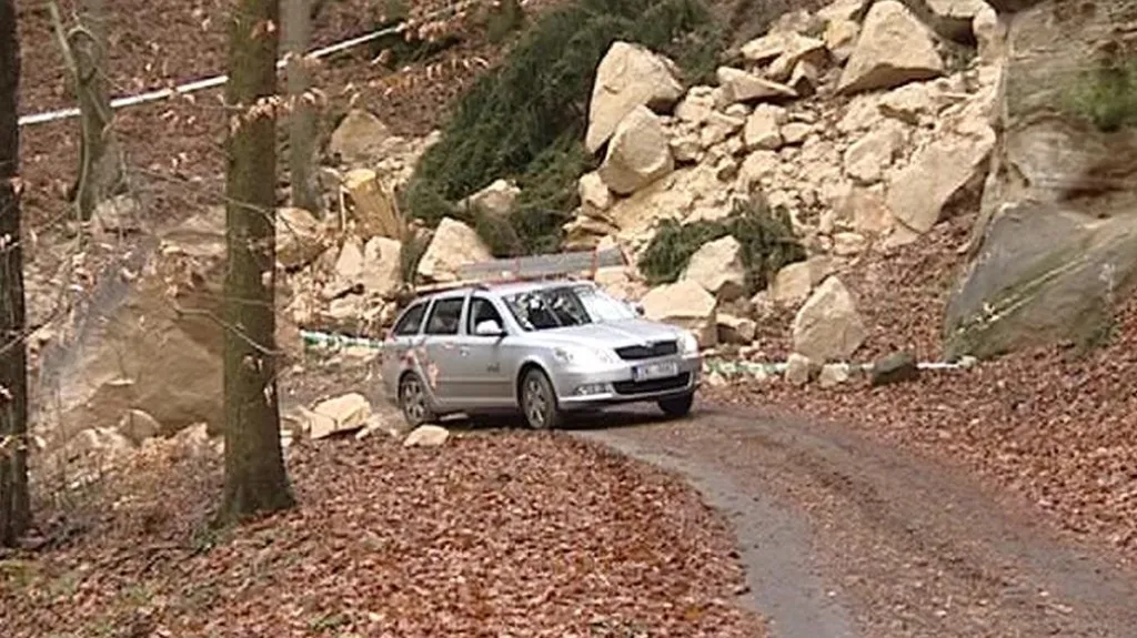 Zřícená skála v Českém ráji