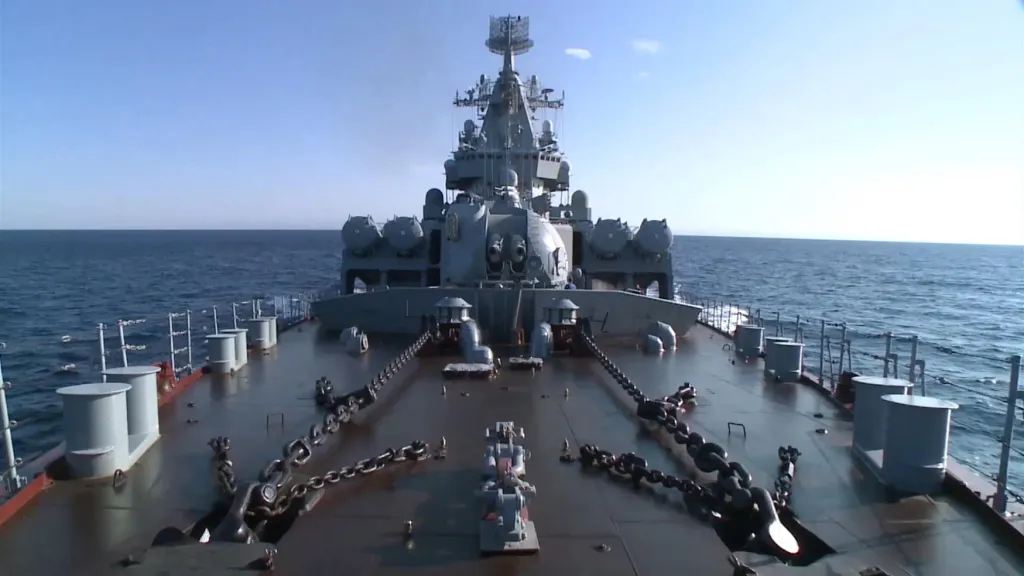 Ruská válečná loď poblíž syrské Latákije