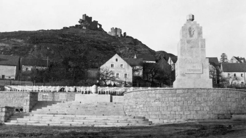 Pomník obětem koncentračního tábora ve Flossenbürgu