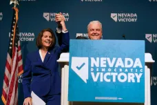 Demokraté obhájí většinu v Senátu, jejich kandidátka zvítězila v Nevadě