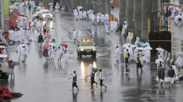 Déšť překvapil poutníky v Mekce