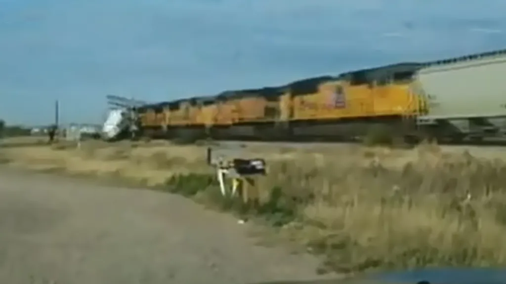Srážka vlaku s kamionem v Texasu