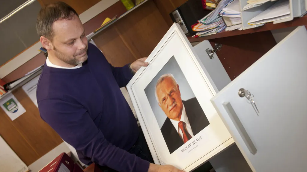 Starosta obce Želechovice odstranil portrét prezidenta