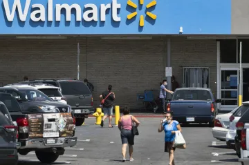 Důvěra amerických spotřebitelů se zhoršuje. Může to oslabit další vývoj ekonomiky 