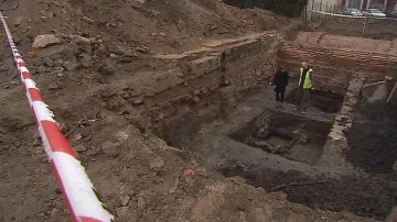 Archeologové odhalili základy staré kožedělné dílny