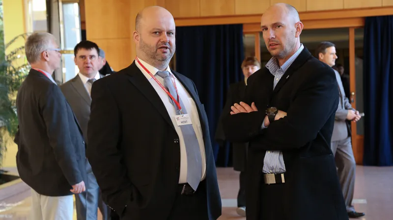 Martin Pecina (vlevo) na sjezdu SPOZ