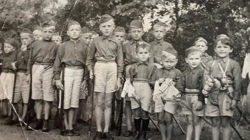 Ivo Rotter (první zprava) jako Sokol (1936)