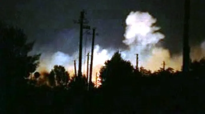 Požár muničního skladu na Ukrajině