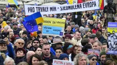 Shromáždění na podporu Ukrajiny na Staroměstském náměstí
