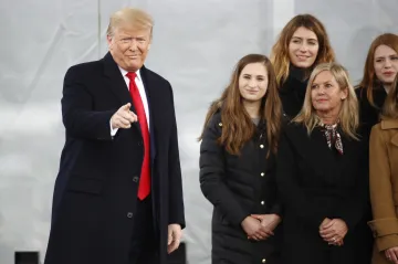 „Dítě je dar Boží.“ Trump se jako první prezident USA objevil na akci odpůrců potratů