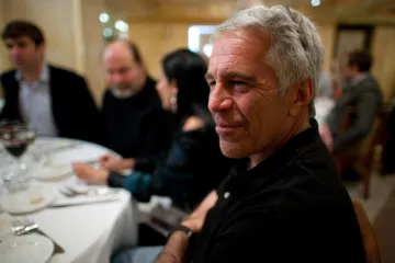 Nově zveřejněné Epsteinovy spisy ukazují na Trumpa, Muska či Ficova poradce