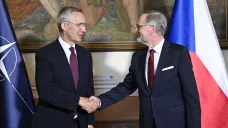 Premiér Petr Fiala (ODS) po jednání s generálním tajemníkem NATO Jensem Stoltenbergem