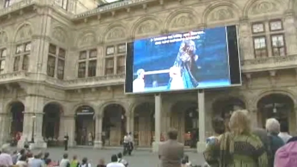 Projekce na budově Vídeňské státní opery