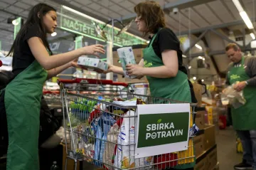 V dalším kole potravinové sbírky lze pomoci i on-line