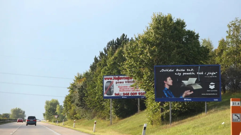 Billboard u silnice