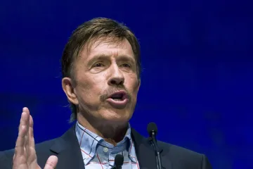 Zemřel Chuck Norris