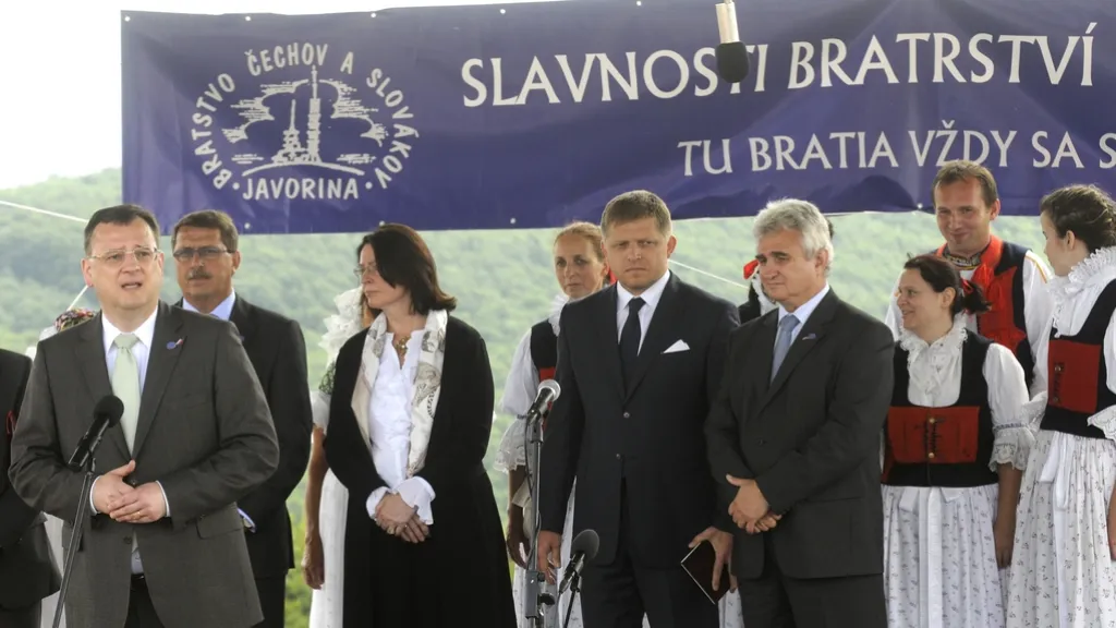 Představitelé obou států na slavnostech bratrství