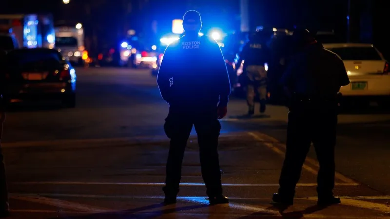 Policejní zásah v ulici Franklin Street na bostonském předměstí Watertown