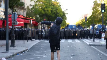 Francouzi demonstrují v rámci celostátního dne stávek a protestů proti vládě