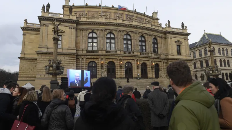 Přenos ze shromáždění v Rudolfinu