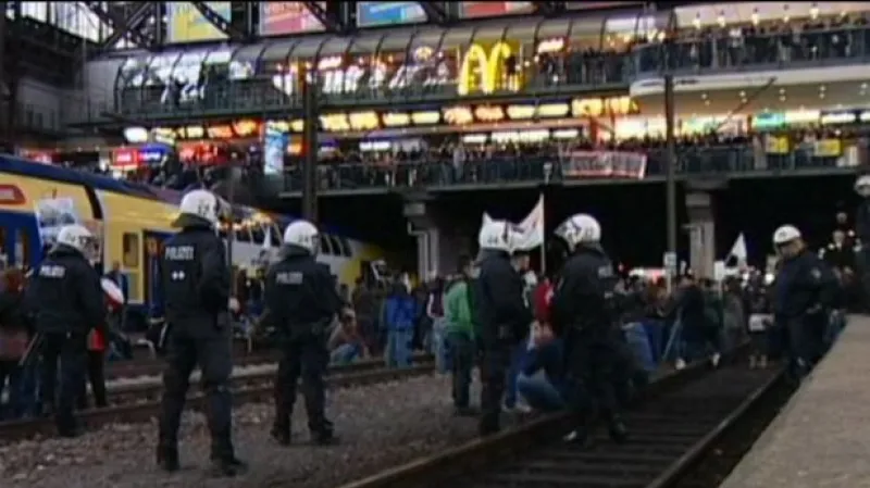 NO COMMENT: Protesty Kurdů v Evropě sílí