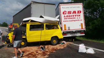 Nehoda dvou kamionů a dodávky na 190. kilometru dálnice D1