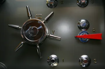 ČNB: České banky vydrží, pozor na záložny