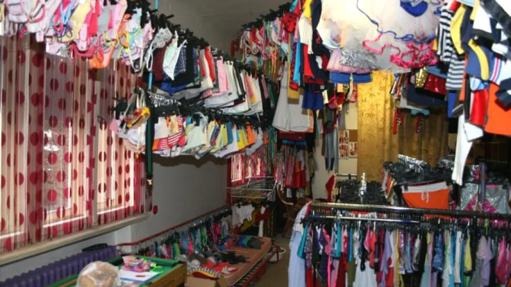 Ateliér v Červeném Kostelci, kde se natáčelo a fotilo porno