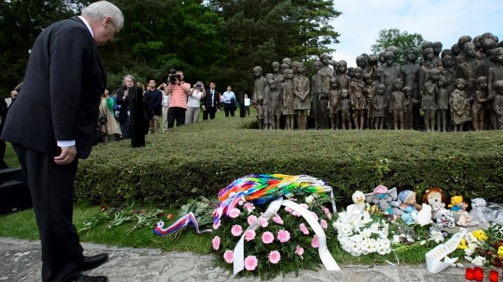 Miloš Zeman při 71. výročí vypálení Lidic
