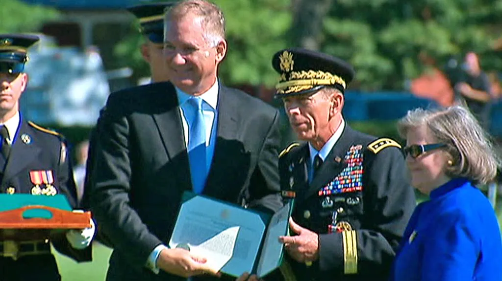 Generál David Petraeus se rozloučil s armádou