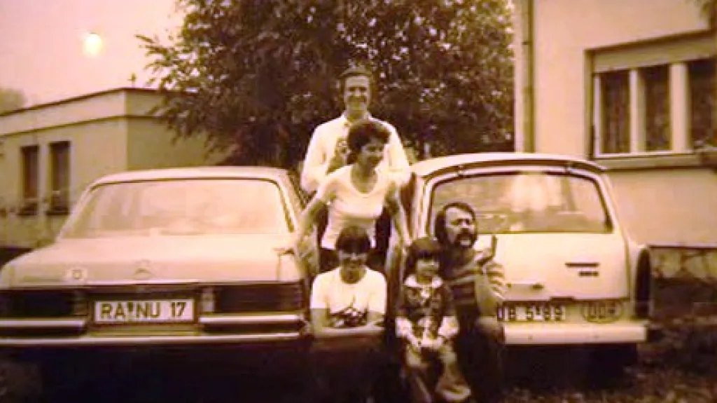 Východo a západoněmecká poznávací značka vedle sebe