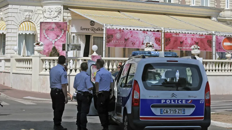 Krádež šperků v Cannes
