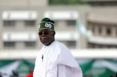 Nový nigerijský prezident chce pozvednout ekonomiku, čelí ale kritice
