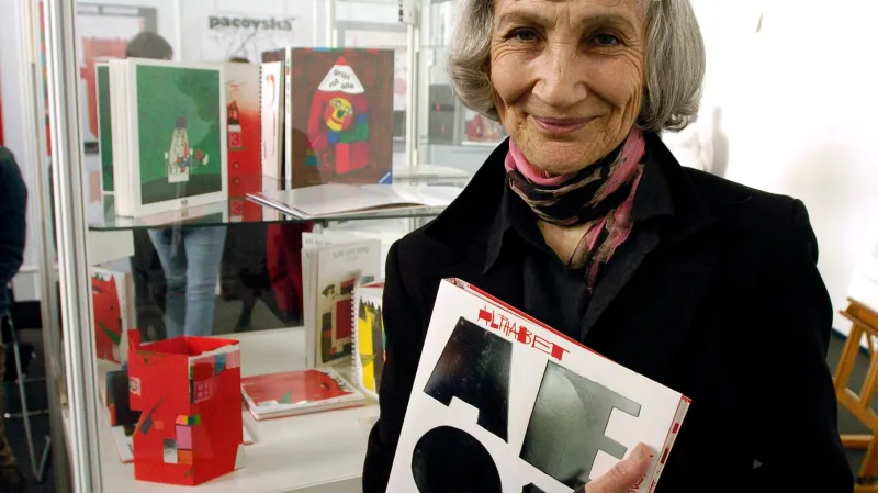 Květa Pacovská na veletrhu Svět knihy 2005