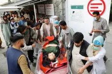 U školy v afghánském Kábulu došlo k výbuchům. Obětí je nejméně pětapadesát