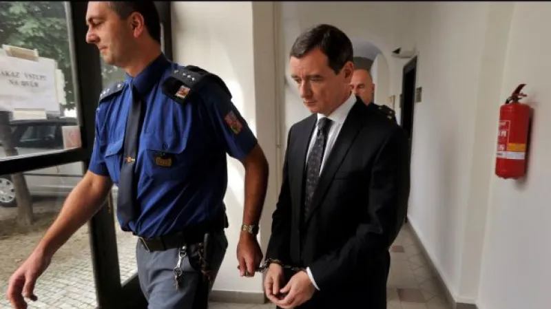 Reportáž Jiřího Hynka o kauze Davida Ratha