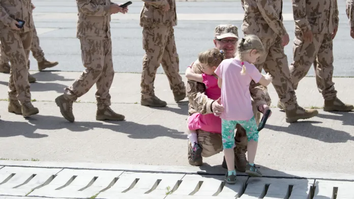 Návrat českých vojáků z Afghánistánu domů