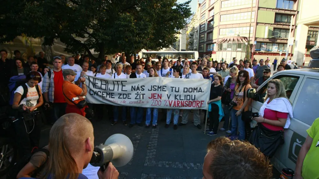 Loňské protesty varnsdorfských obyvatel v Praze na Palackého náměstí a u Úřadu vlády (říjen 2011)