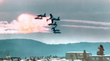Při letecké show na základně Ramstein se v roce 1988 srazila dvě letadla, jedno z nich pak spadlo do davu diváků