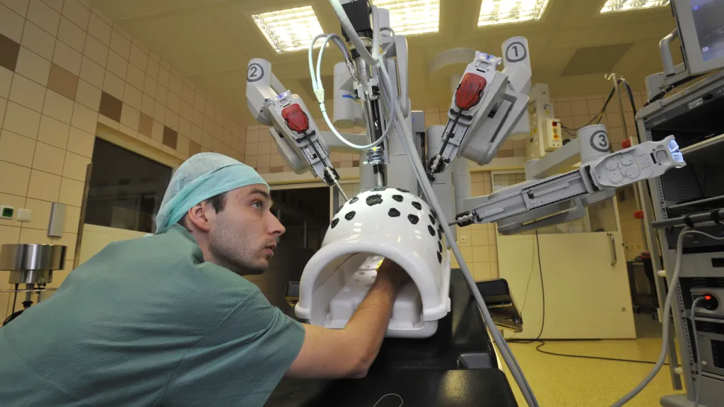 Robotická ramena a tréninkový simulátor trupu pacienta