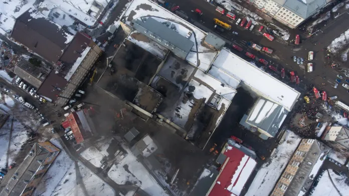 Obchodní centrum v Kemerovu zničené požárem