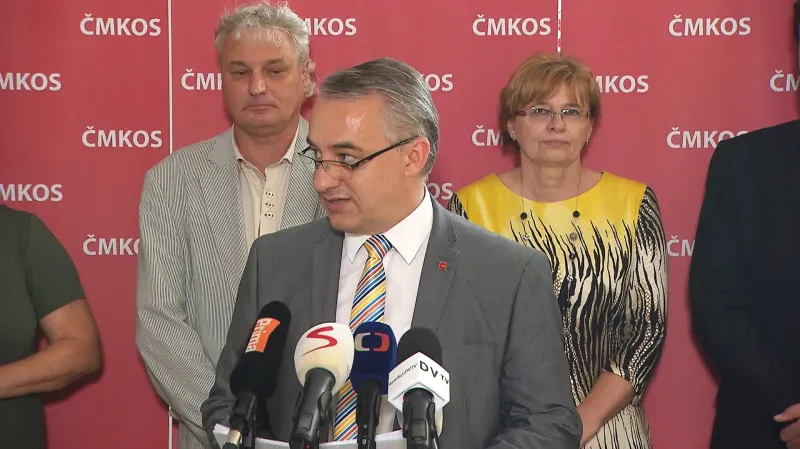 Odbory žádají růst platů od října, vyzvaly vládu k jednání