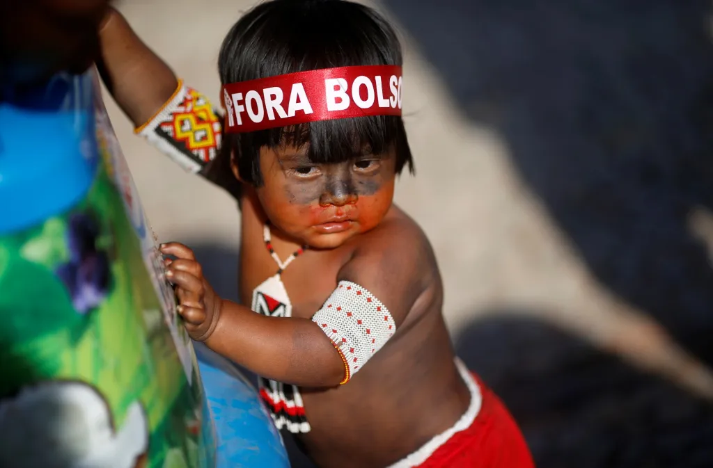 Obavy z nové legislativy vyjádřil i zástupce OSN pro práva domorodých obyvatel Francisco Cali Tzay. „Pokud nejvyšší soud přijme (zákon) Marco temporal, může tím spustit násilí vůči domorodým obyvatelům a konflikt v amazonském pralese,“ citovala Tzaye televize France24